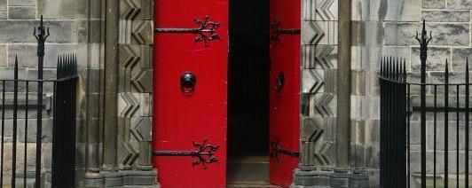 petite porte rouge