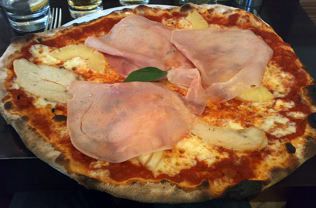 Hawaiian Pizza with Chicken at La Favorita, Edinburgh