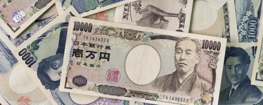 Japanese 10000 and 1000 Yen Bills　一万円札千円札