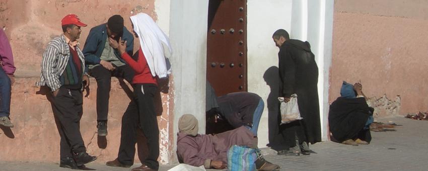 mosque-goers entering Ben Youssef Mosque