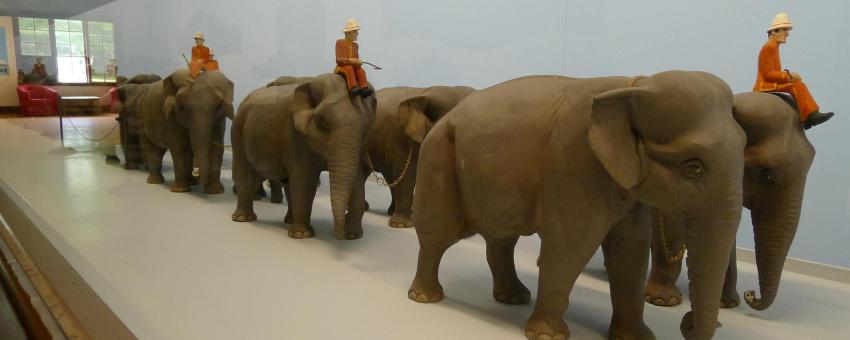 The elephants carved circus parade miniatures