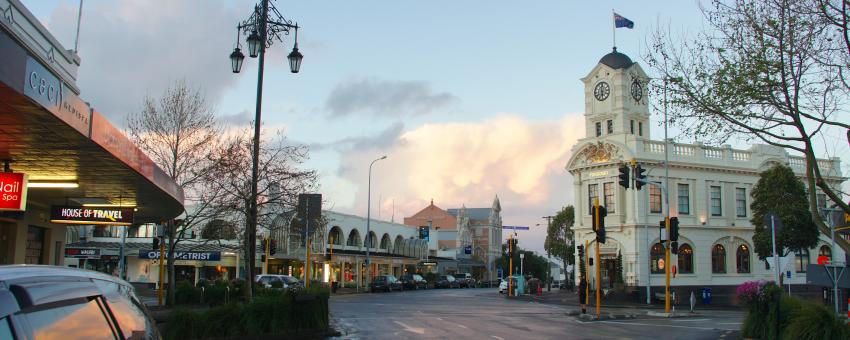 Ponsonby/Three Lamps