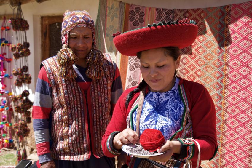 Karen & Daniel Weaving Demonstration in Chinchero