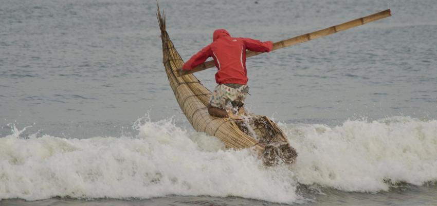 Edwin Blas Arroyo leaving to go fishing, Huanchaco