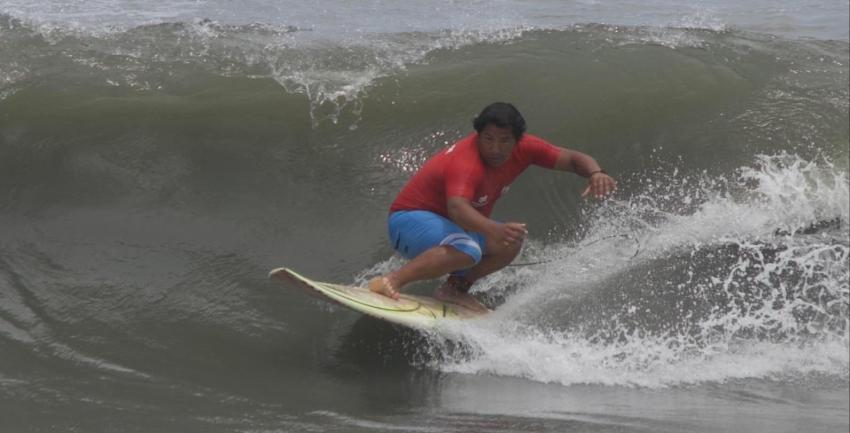 Cucho Ucañán surfing El Boquerón in Huanchaco