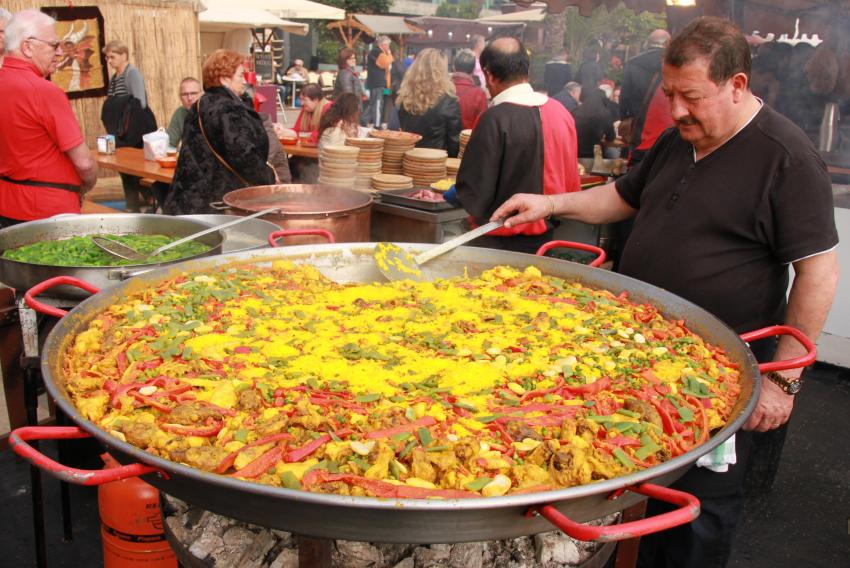 Lloret de Mar - Mediaeval Fair - paella preparation