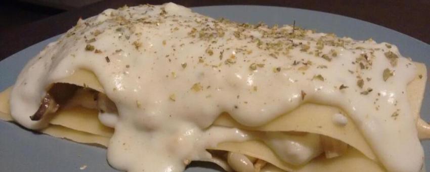 Lasaña de atún y setas con bechamel al roquefort