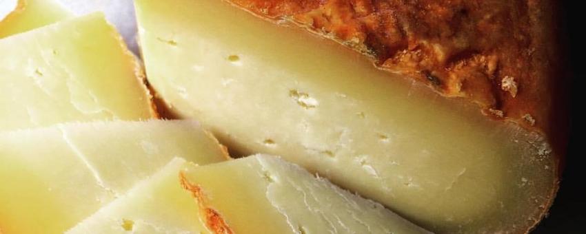 Dedicado a los s amantes del buen #queso #chesse #curado #mahon #menorca #formatge artesà des #migjorn #nosvemosenlosrestaurantes by #simbiosc #simbiosctv